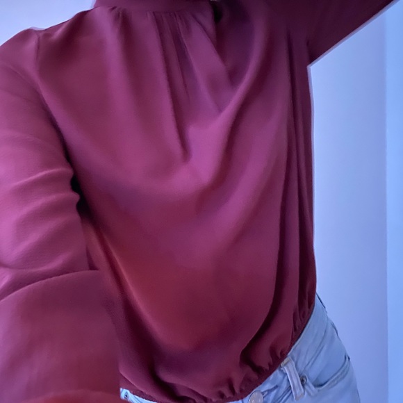 Burgundy blouse with open back. - Picture 3 of 4